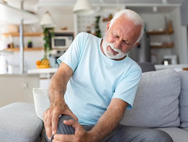 Zimná starostlivosť o kĺby: čo im prospieva v chladných mesiacoch