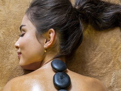 Vyskúšajte jedinečnú masáž lávovými kameňmi