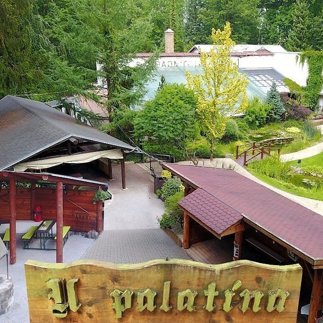 Leto v záhradnej reštaurácií U palatína