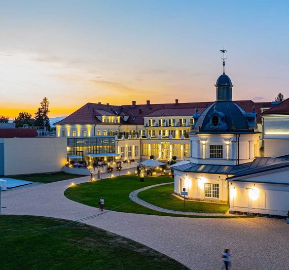 Kúpeľný hotel Royal Palace*****